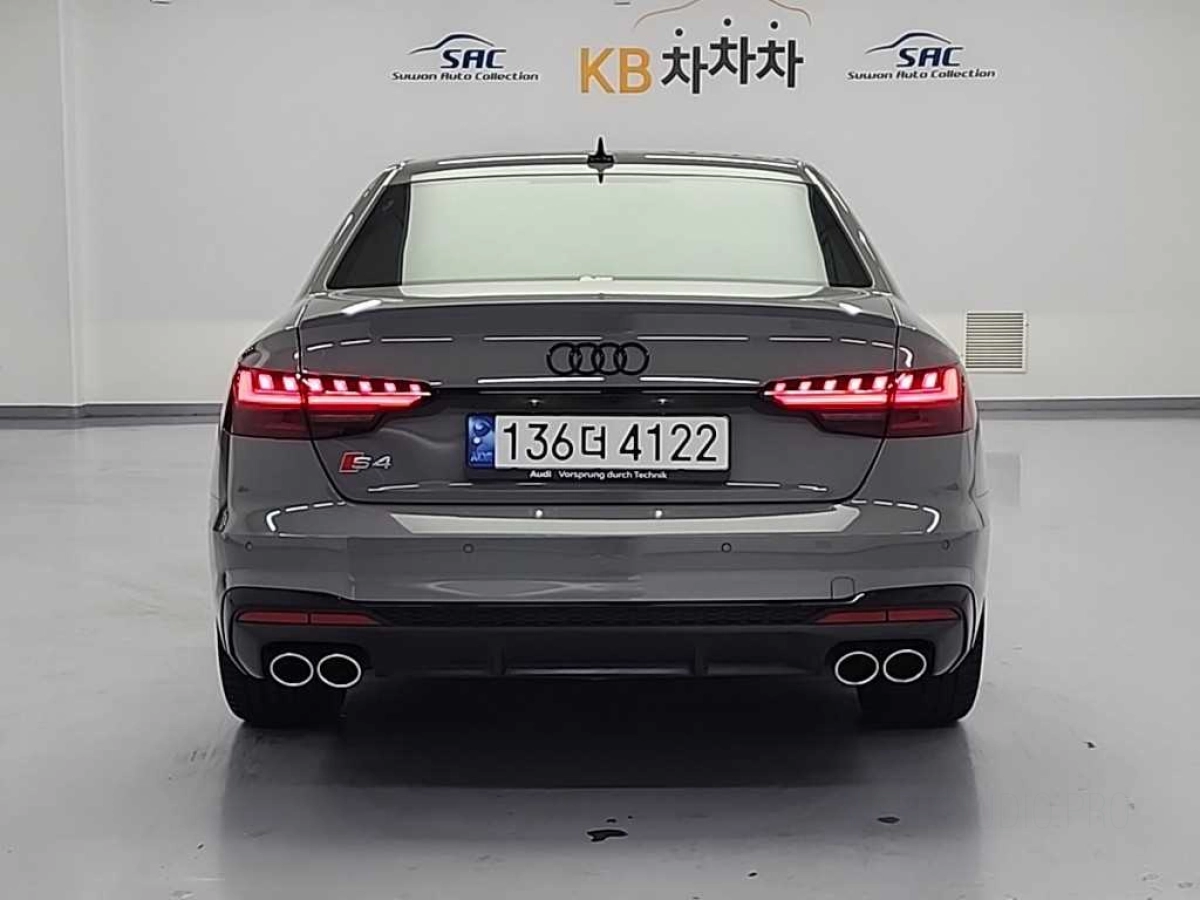 AUDI S4 B9