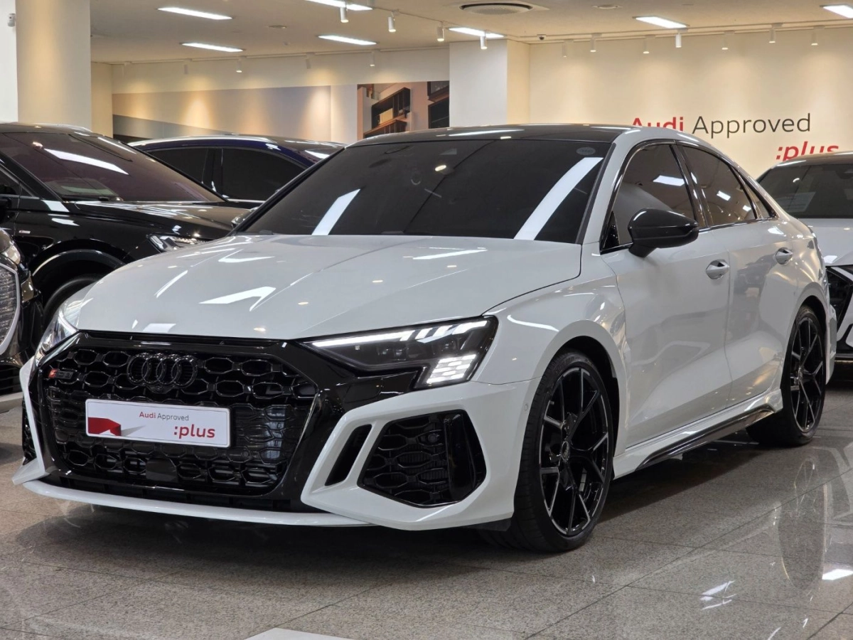 AUDI RS3 8Y