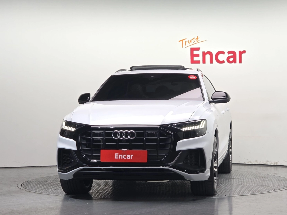 AUDI Q8 4M