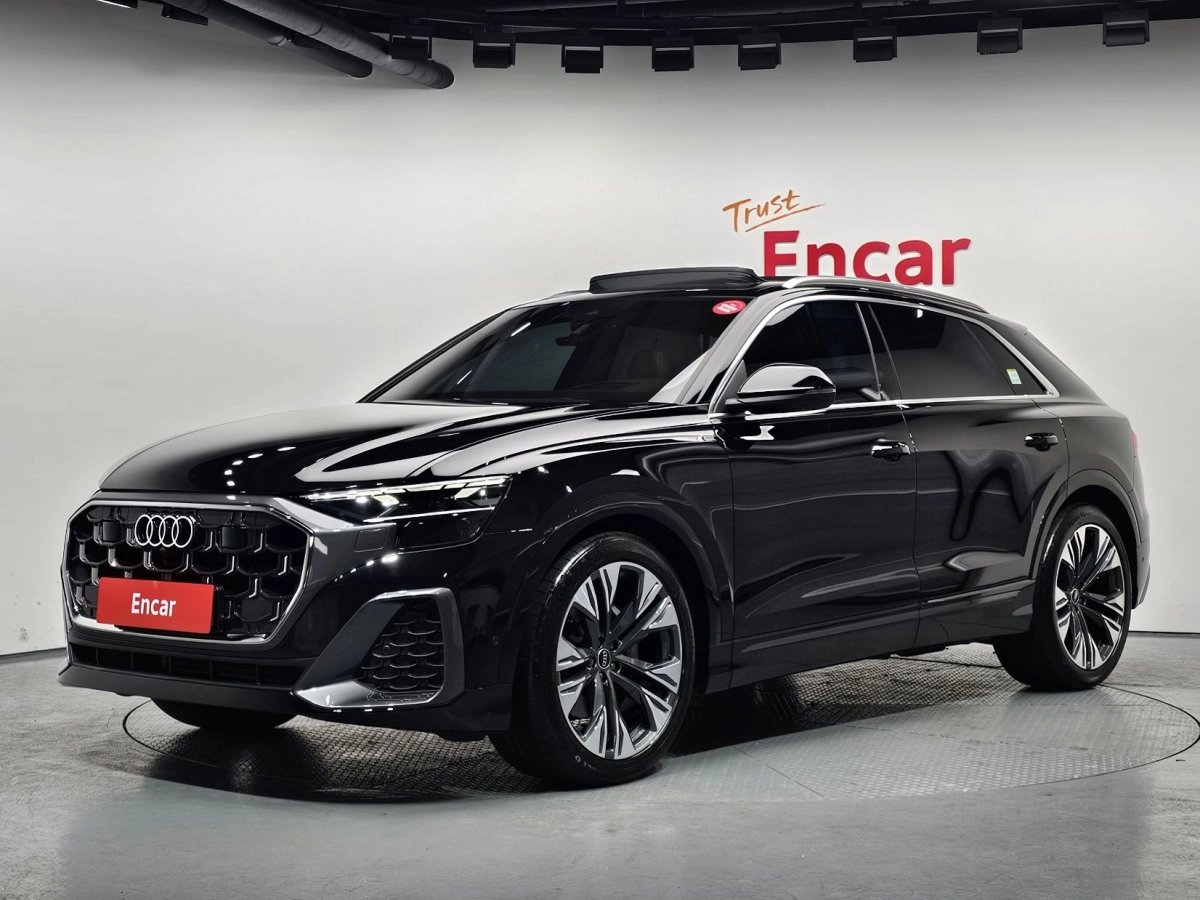 AUDI Q8 4M