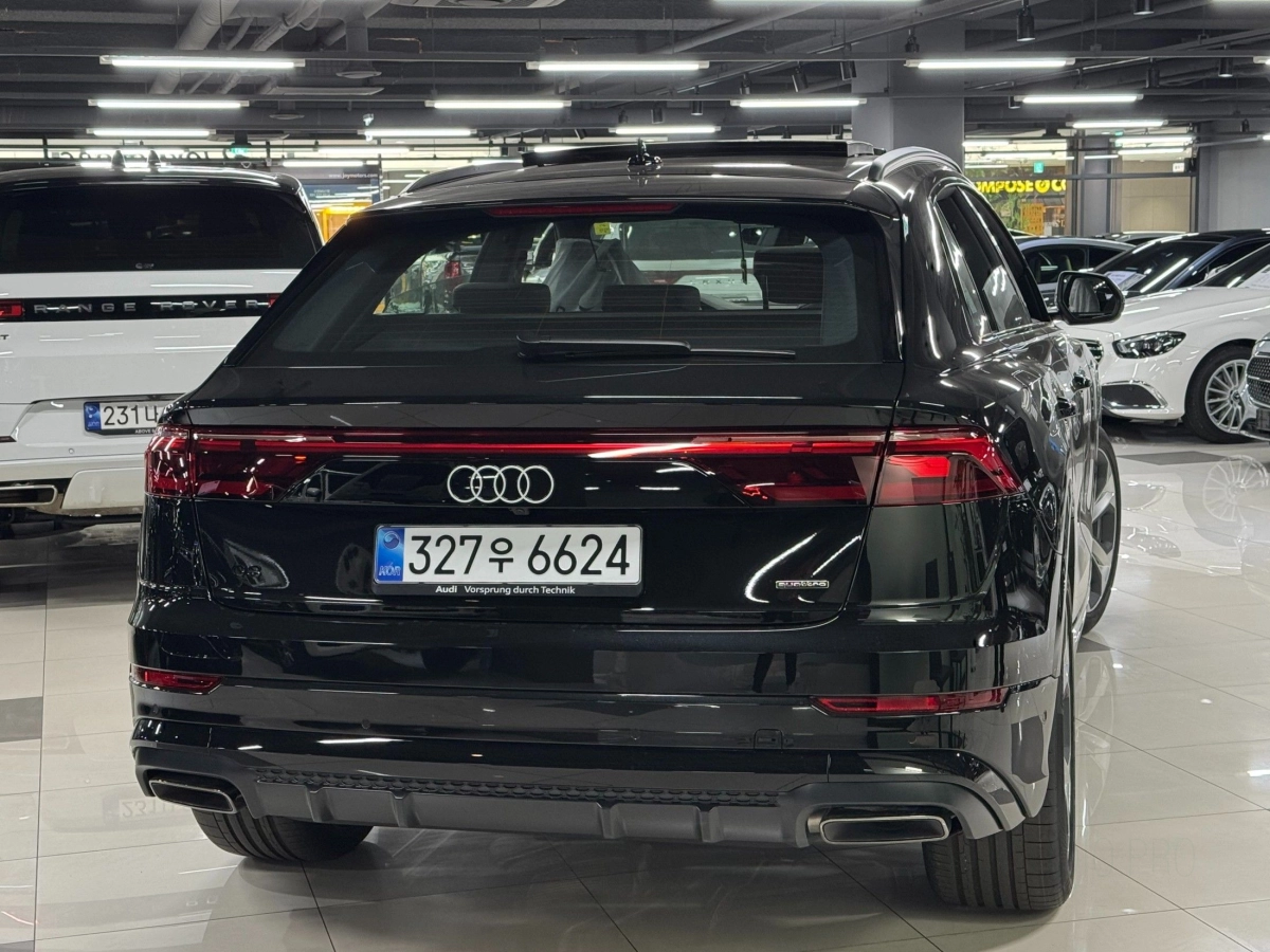 AUDI Q8 4M