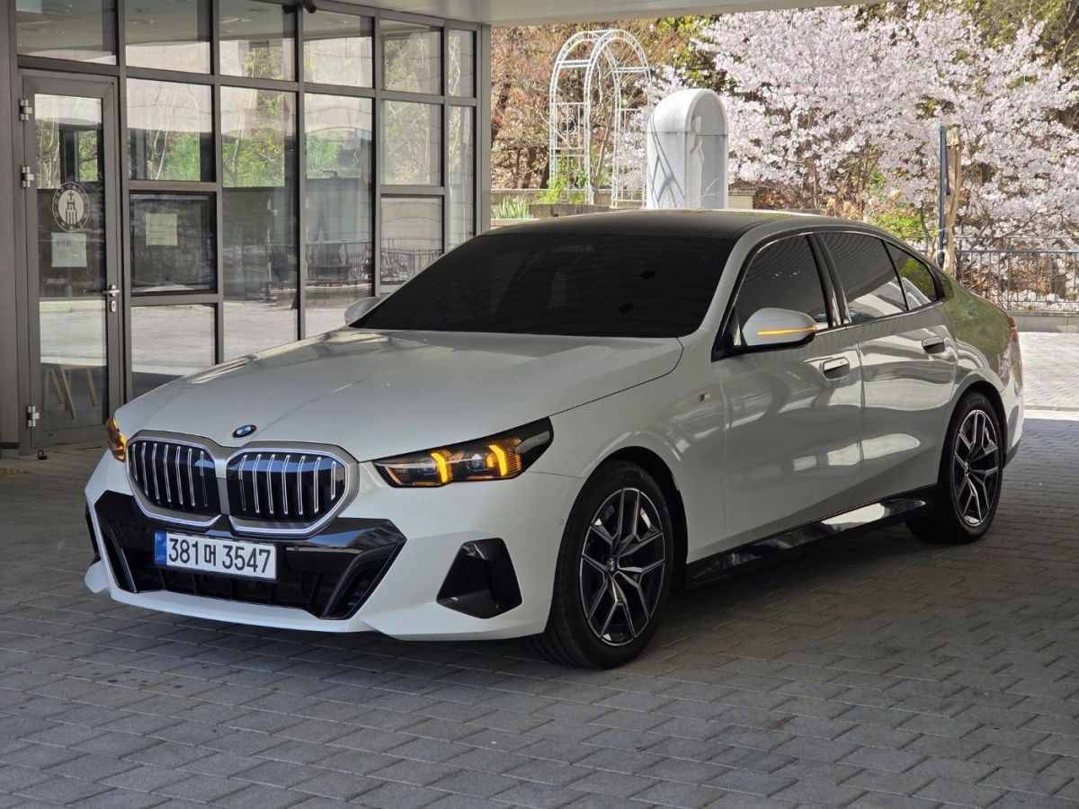 BMW 5-SERIES G60  2025