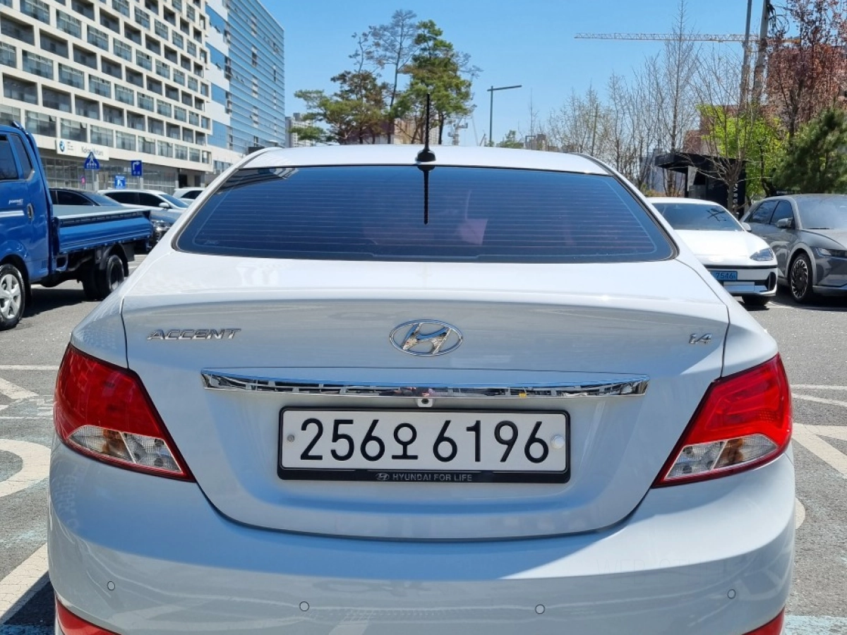 HYUNDAI ACCENT NEW