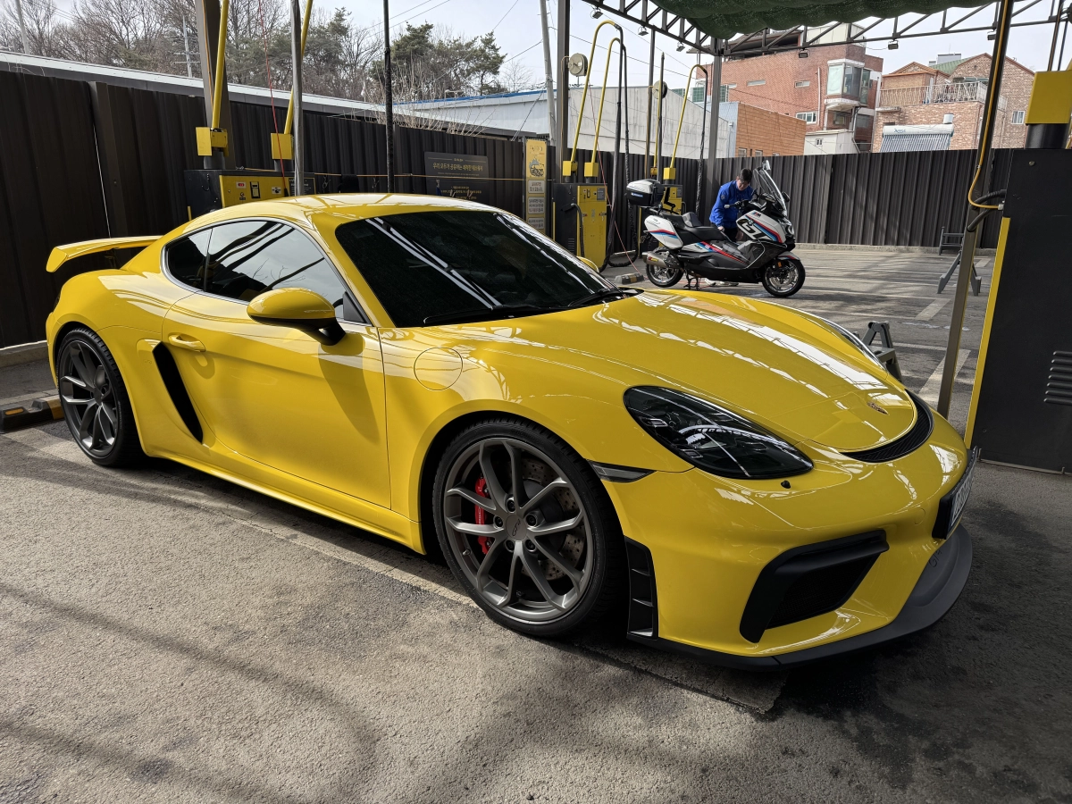 PORSCHE 718 CAYMAN