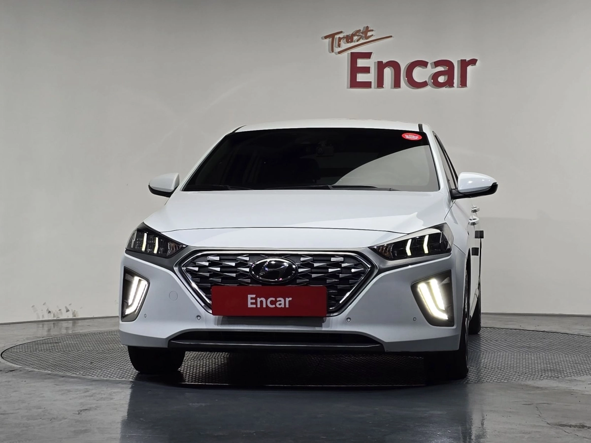 HYUNDAI IONIQ HYBRID