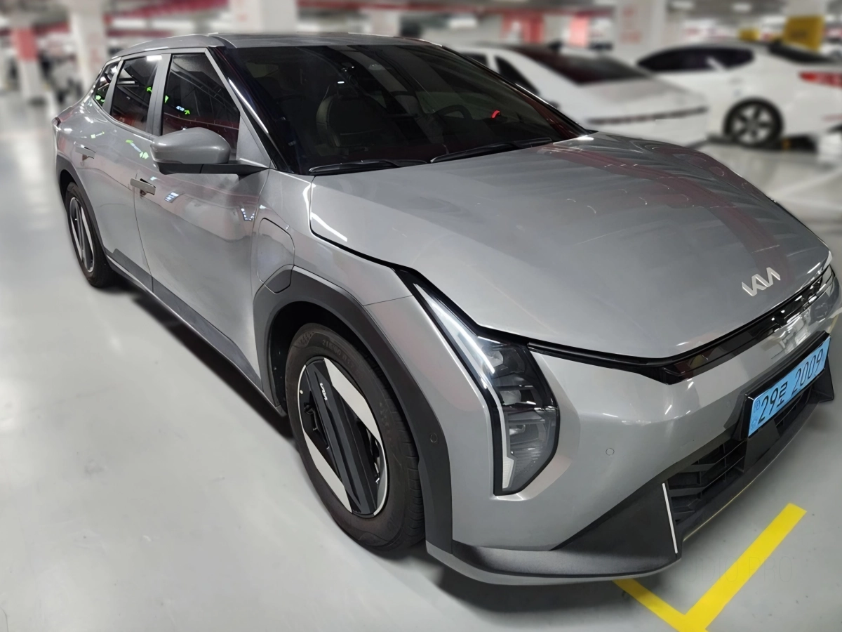 KIA EV4  2025