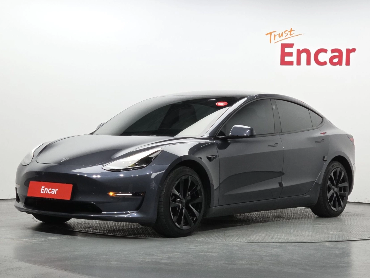 TESLA MODEL 3  2022