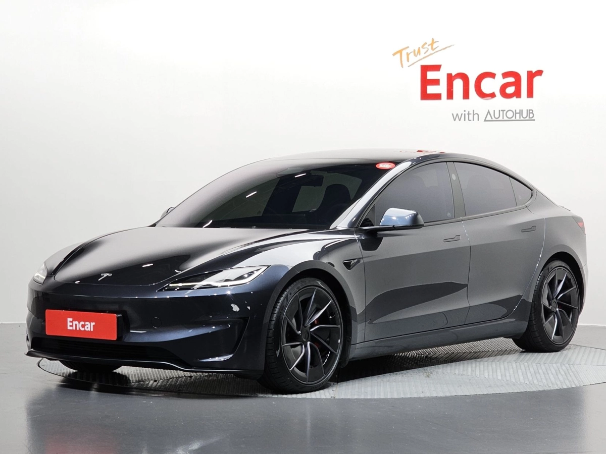 TESLA MODEL 3  2025
