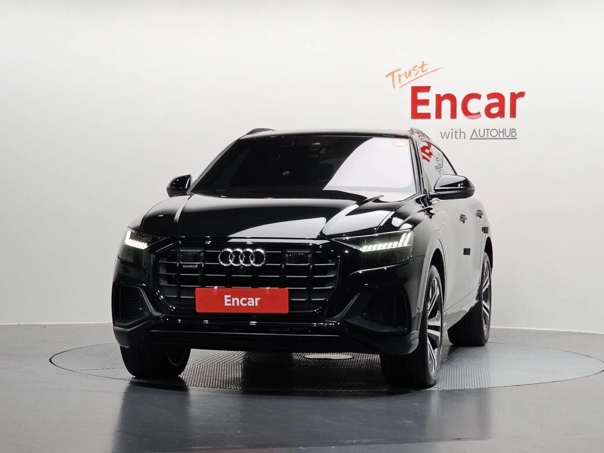 AUDI Q8 4M