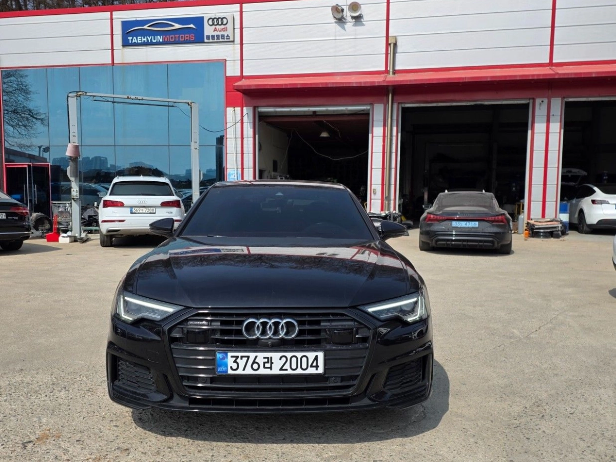AUDI A6 C8