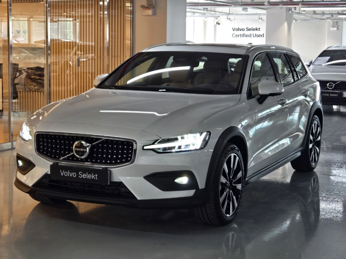 VOLVO V60 CROSS COUNTRY 2025