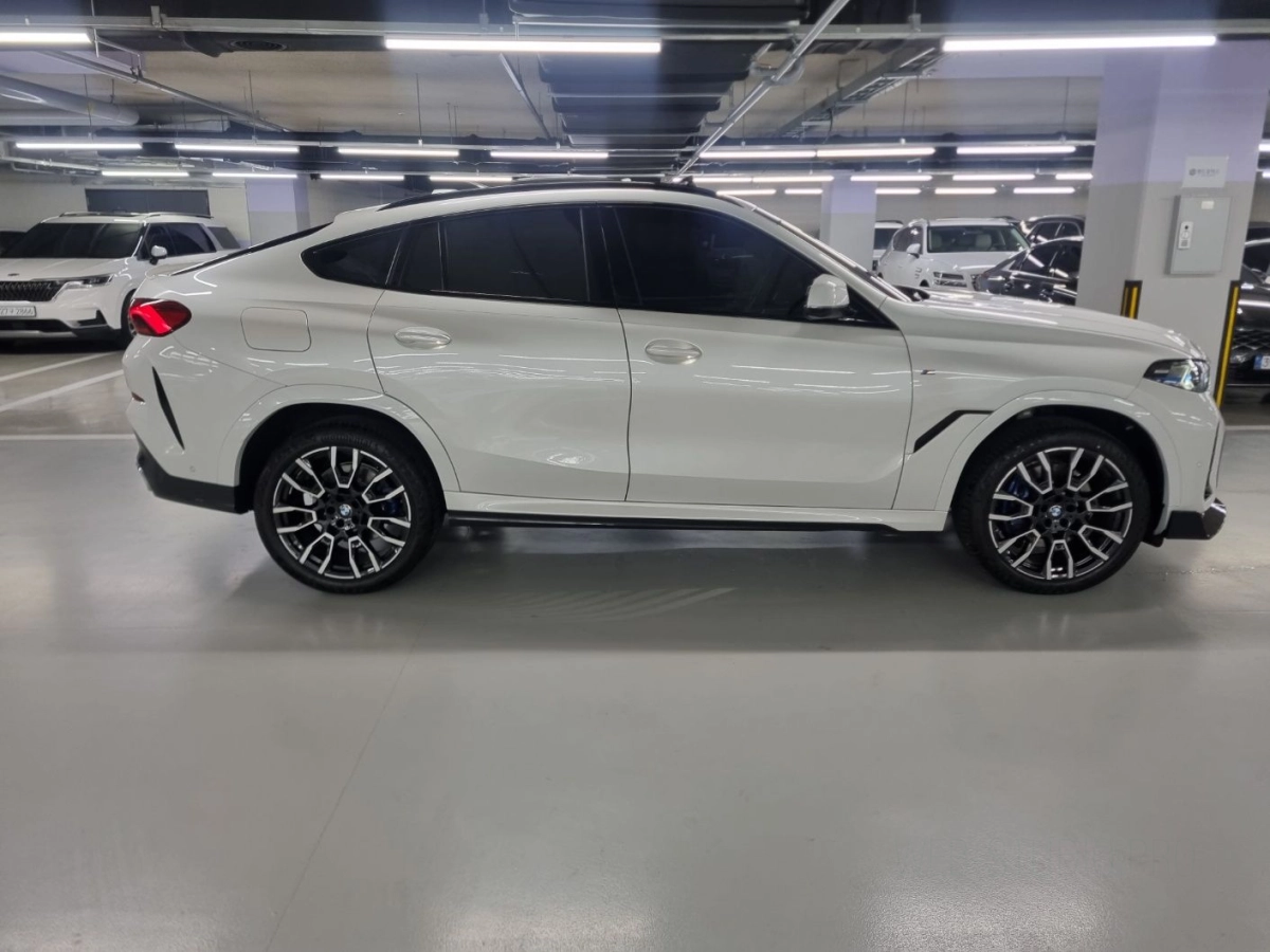 BMW X6 G06