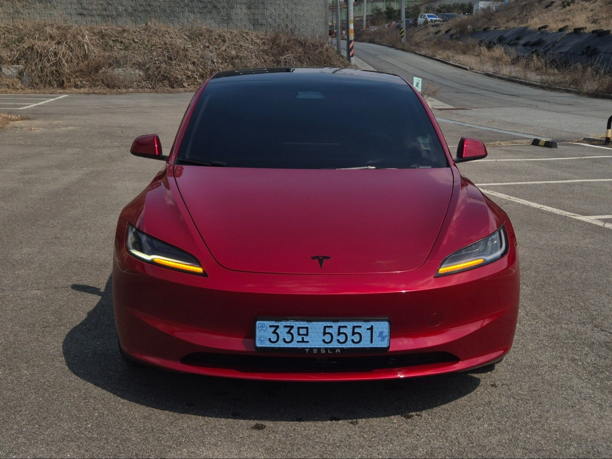 TESLA MODEL 3