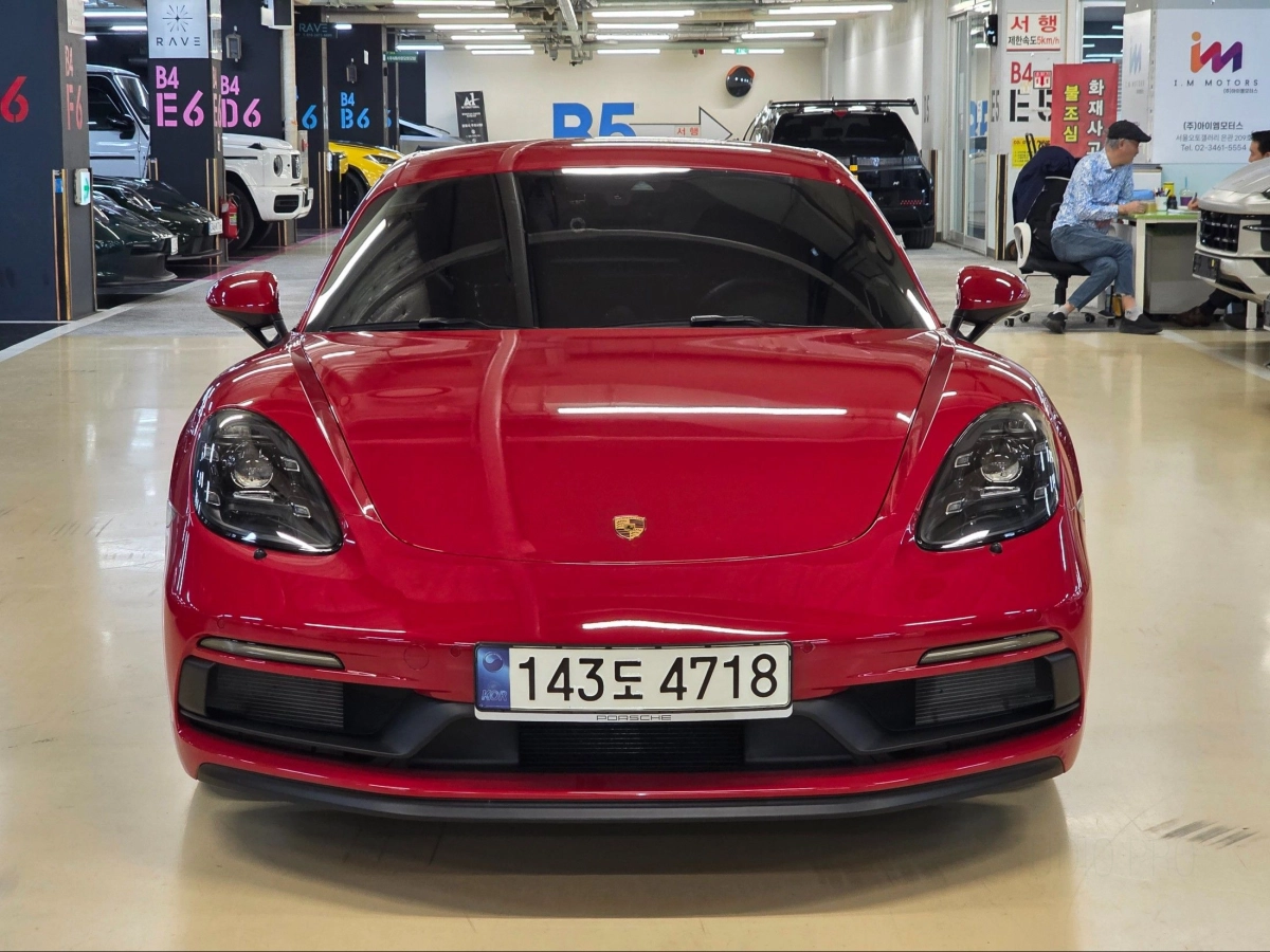 PORSCHE 718 CAYMAN