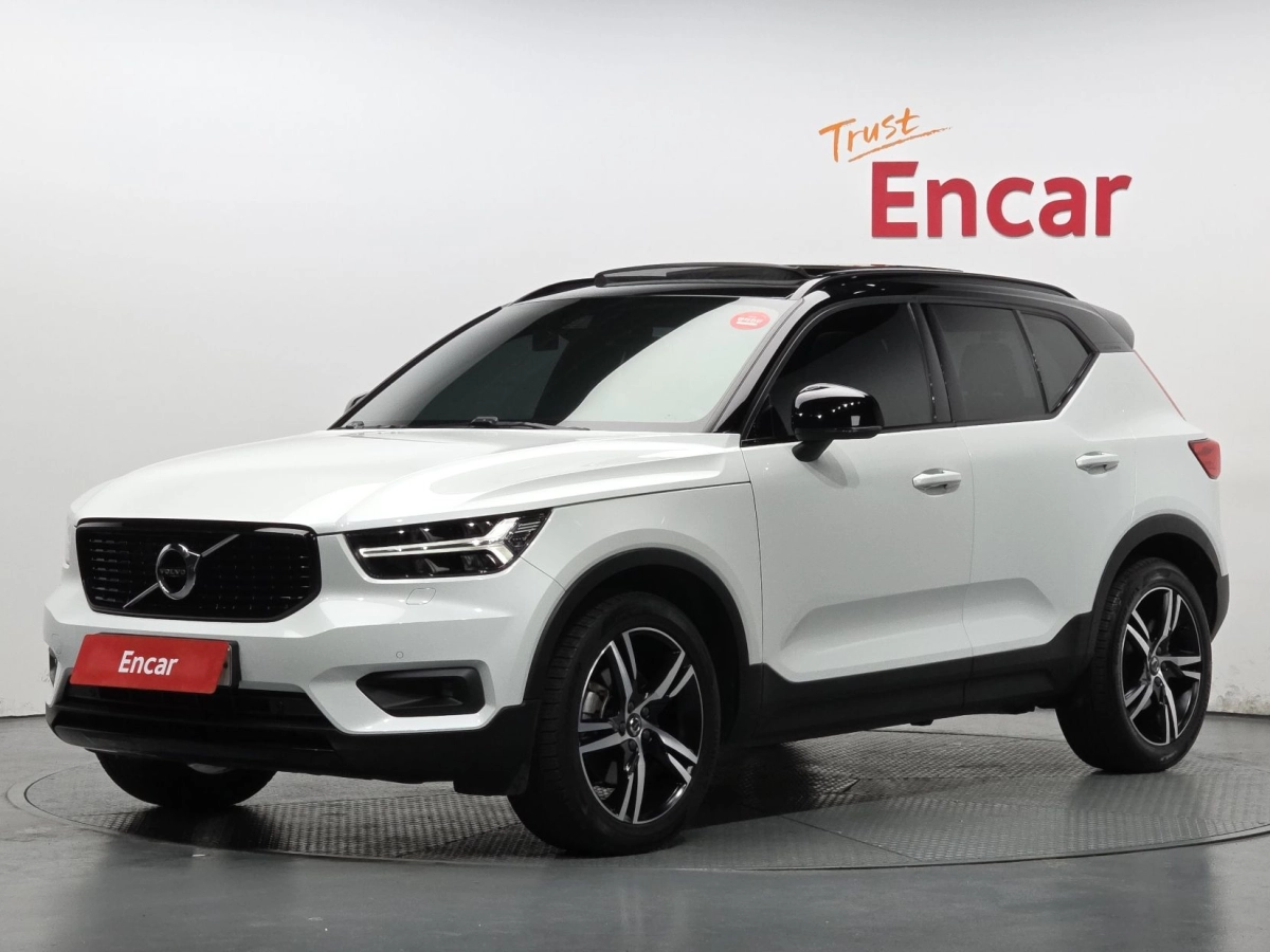 VOLVO XC40  2019
