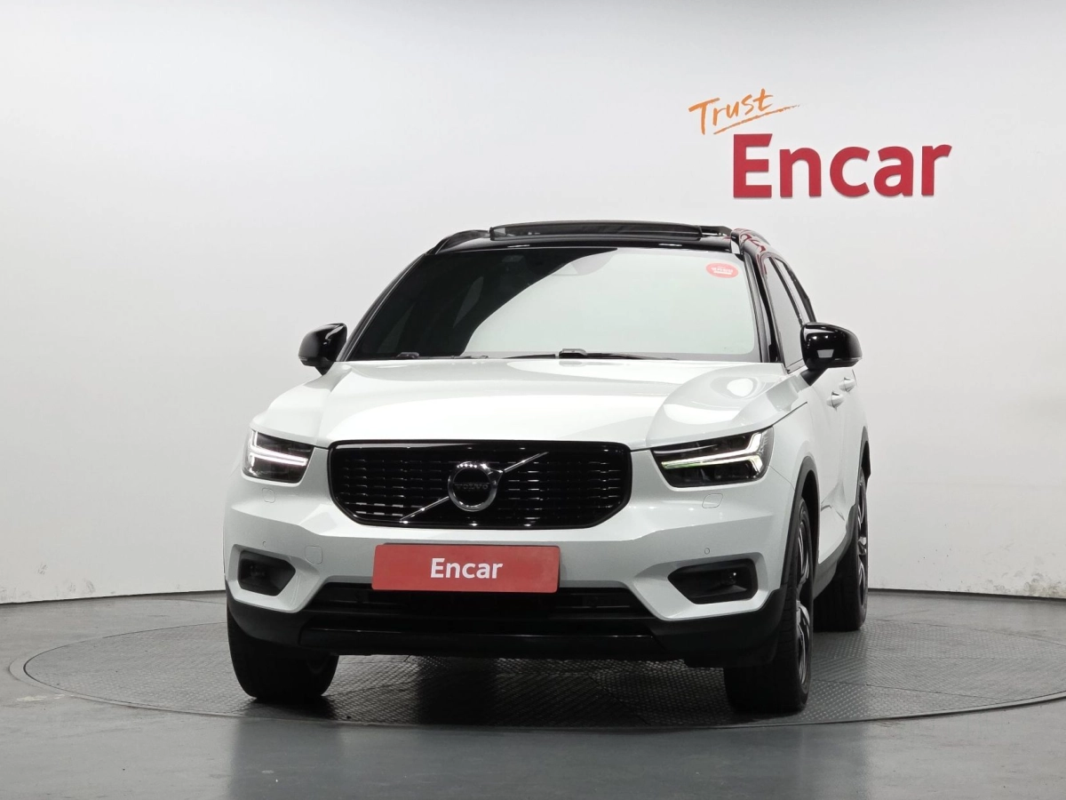 VOLVO XC40