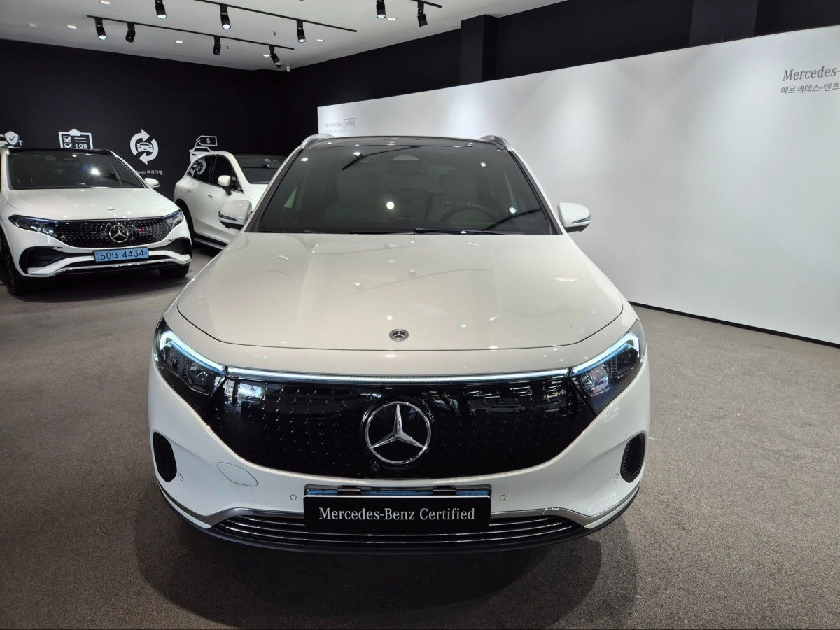 MERCEDES BENZ EQA H243