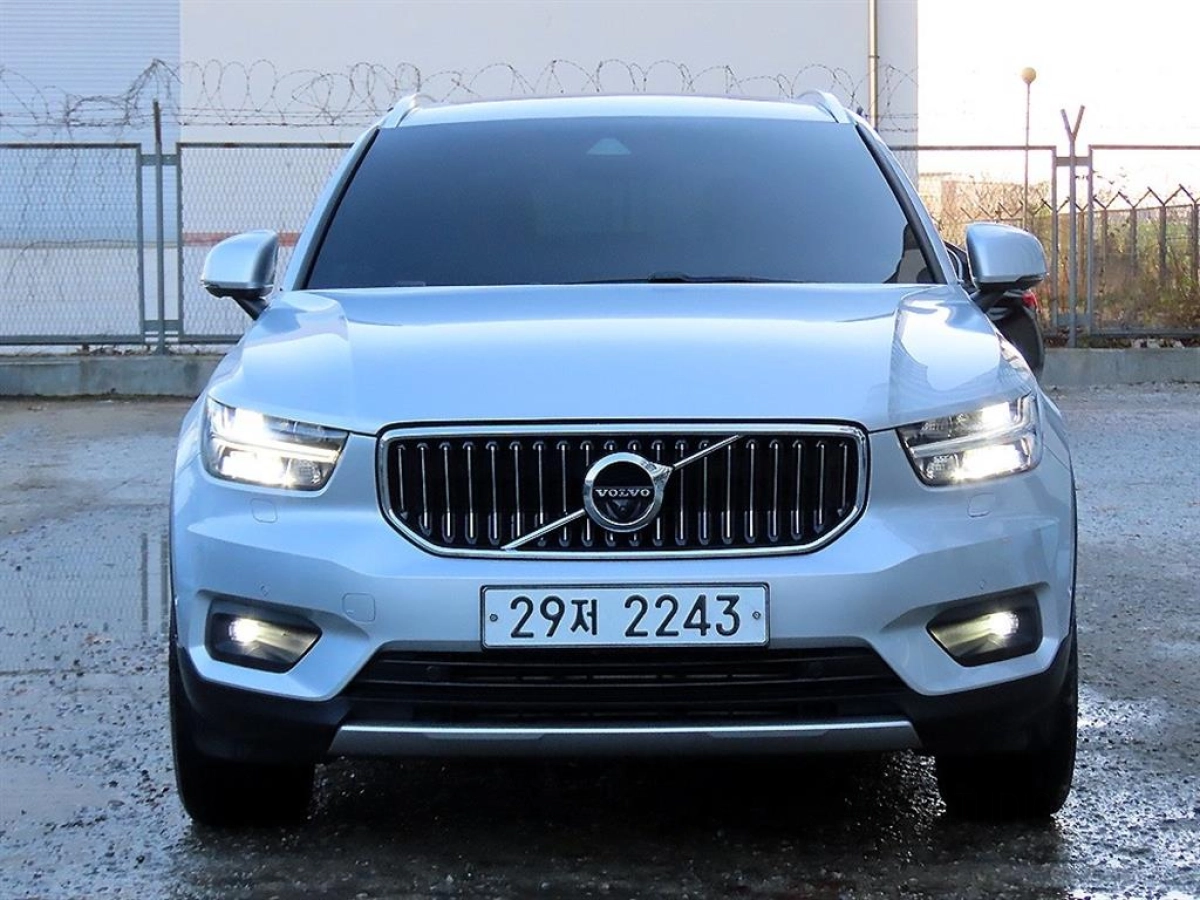 VOLVO XC40 2019