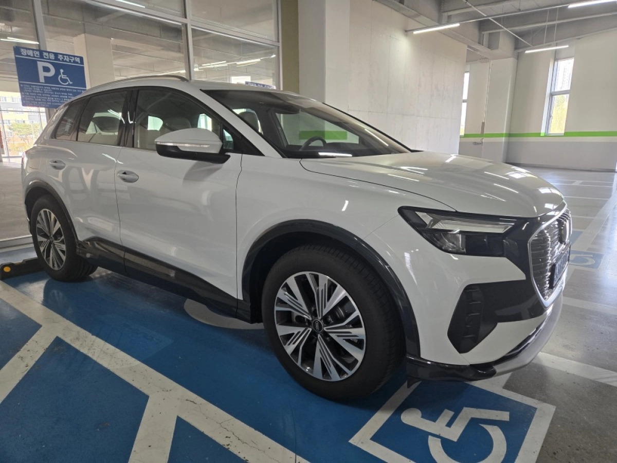 AUDI Q4 E-TRON F4  2025