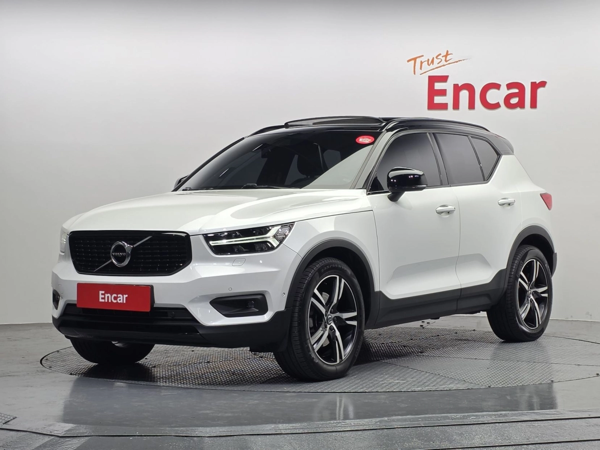 VOLVO XC40 2019