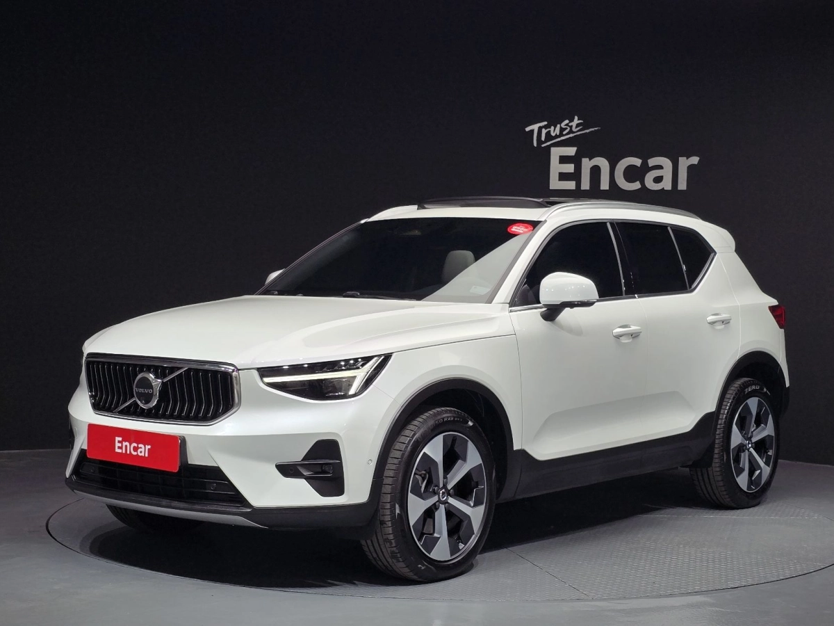 VOLVO XC40 2024