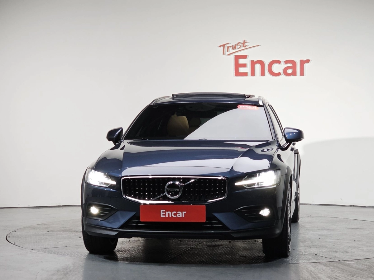 VOLVO V60 CROSS COUNTRY