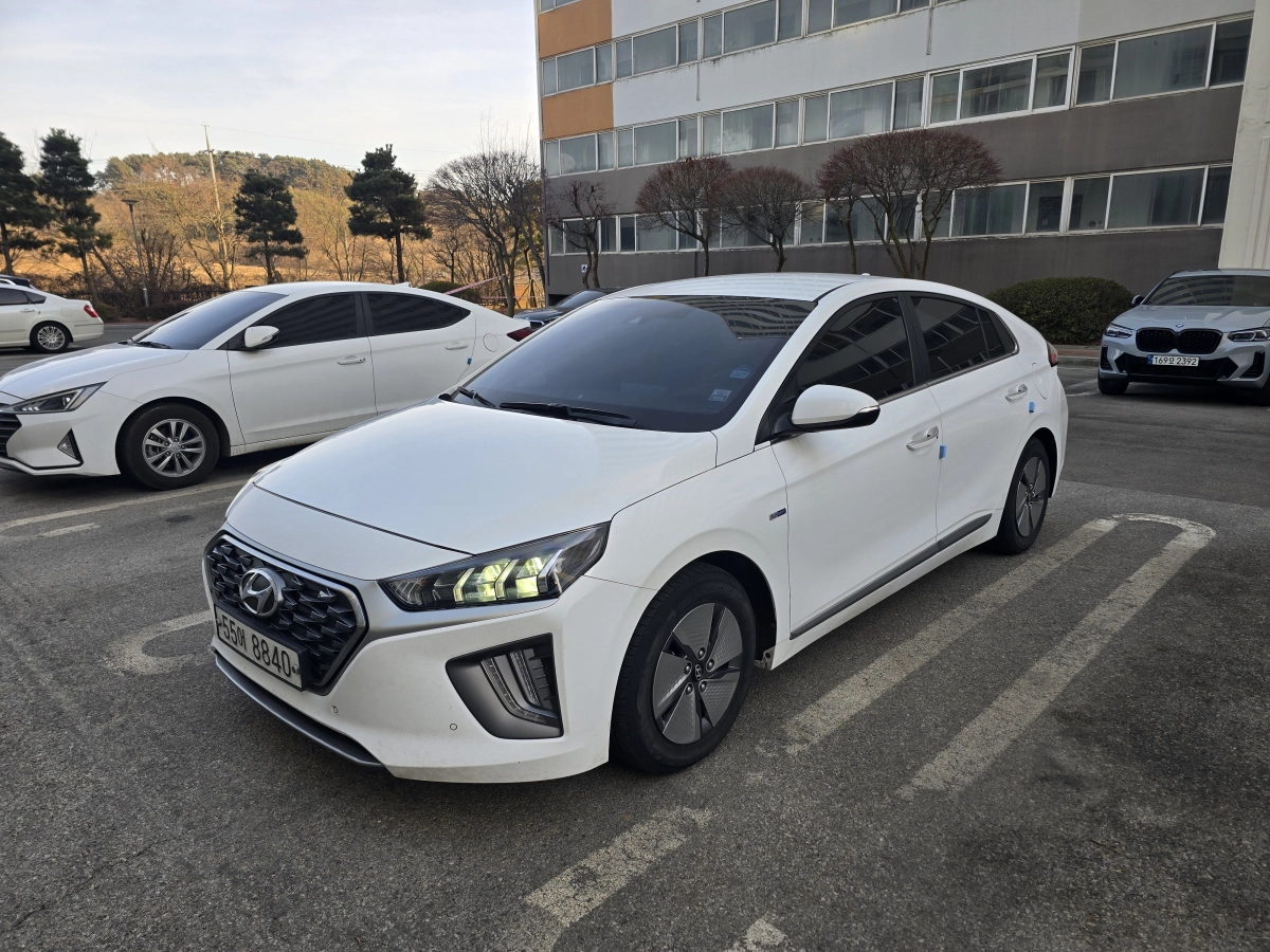 HYUNDAI IONIQ HYBRID
