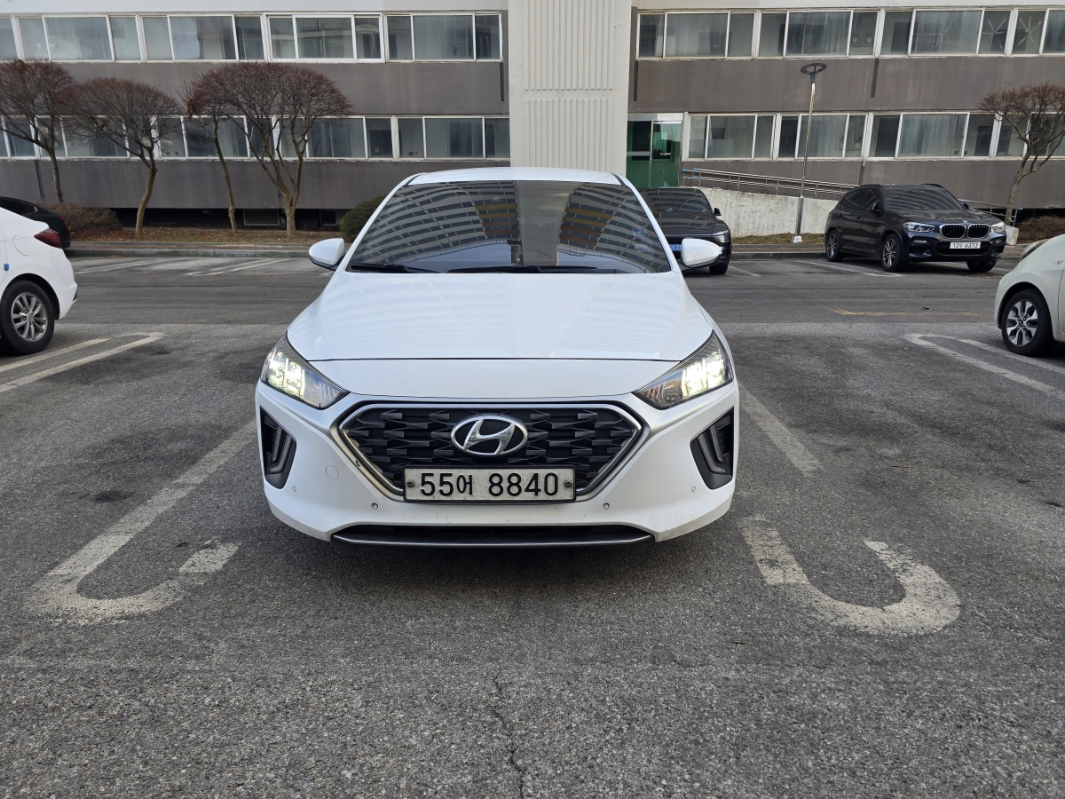 HYUNDAI IONIQ HYBRID