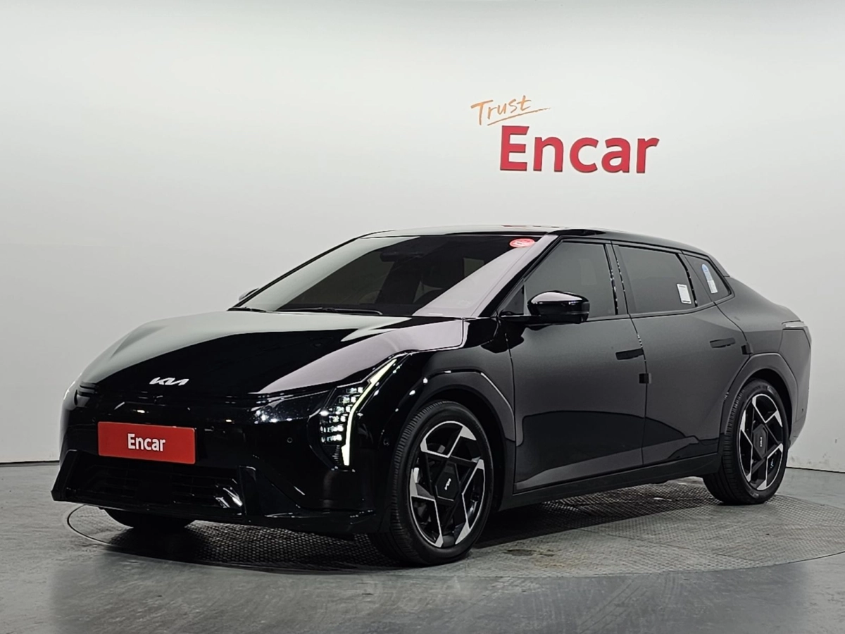 KIA EV4  2025