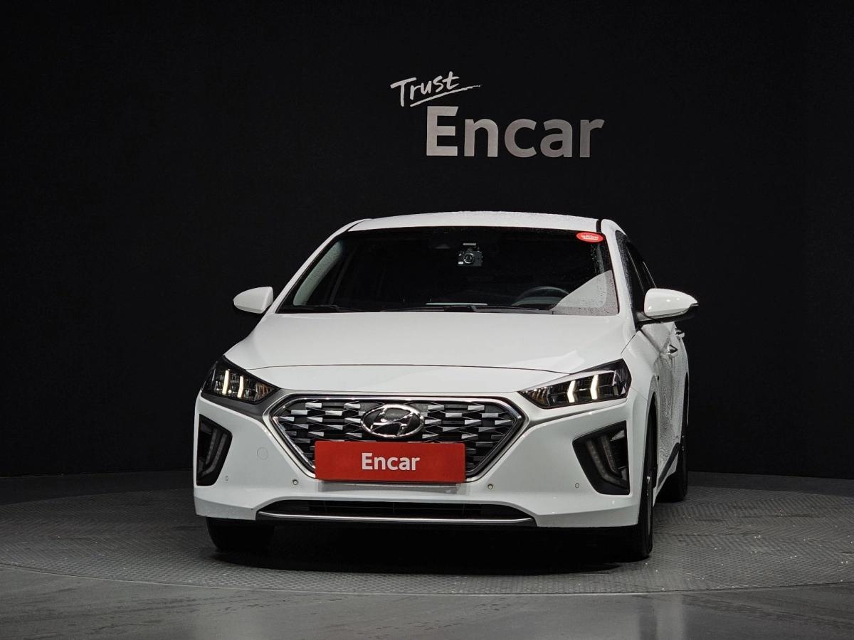 HYUNDAI IONIQ HYBRID