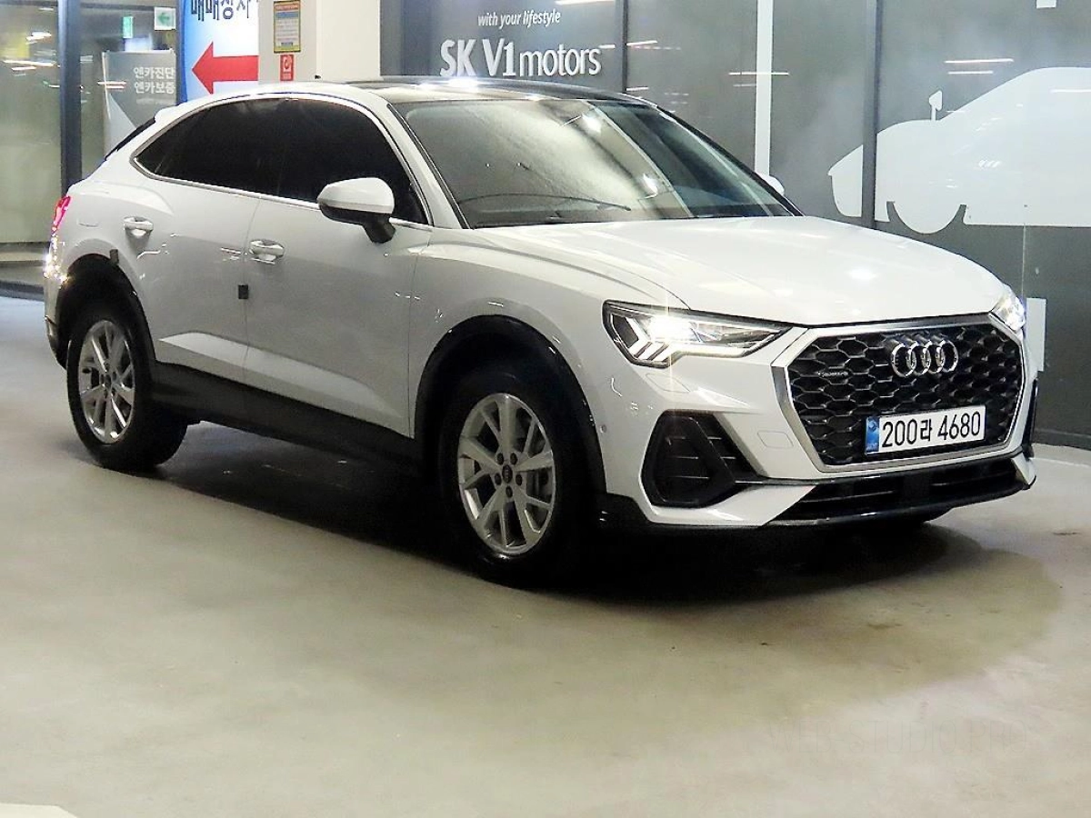 AUDI Q3 F3