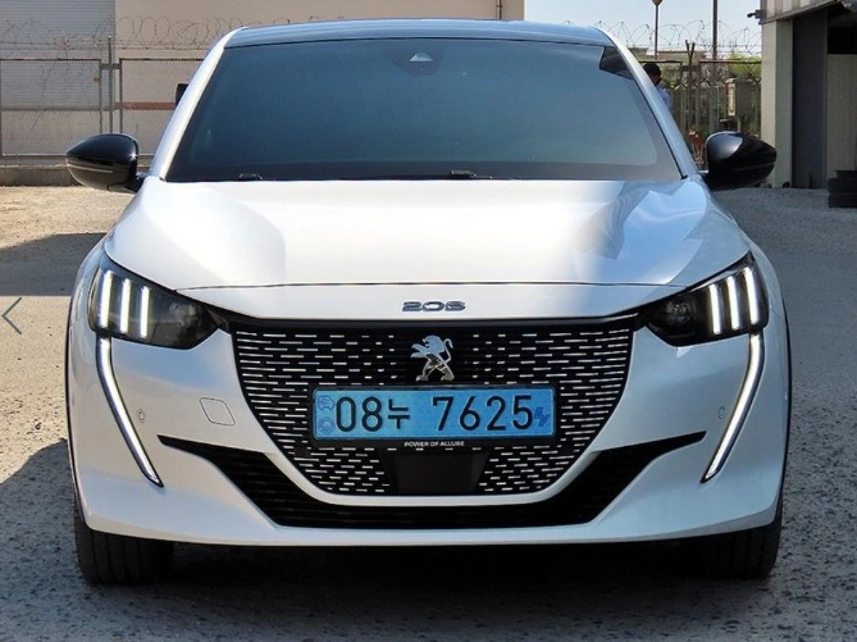 PEUGEOT E-208  2023