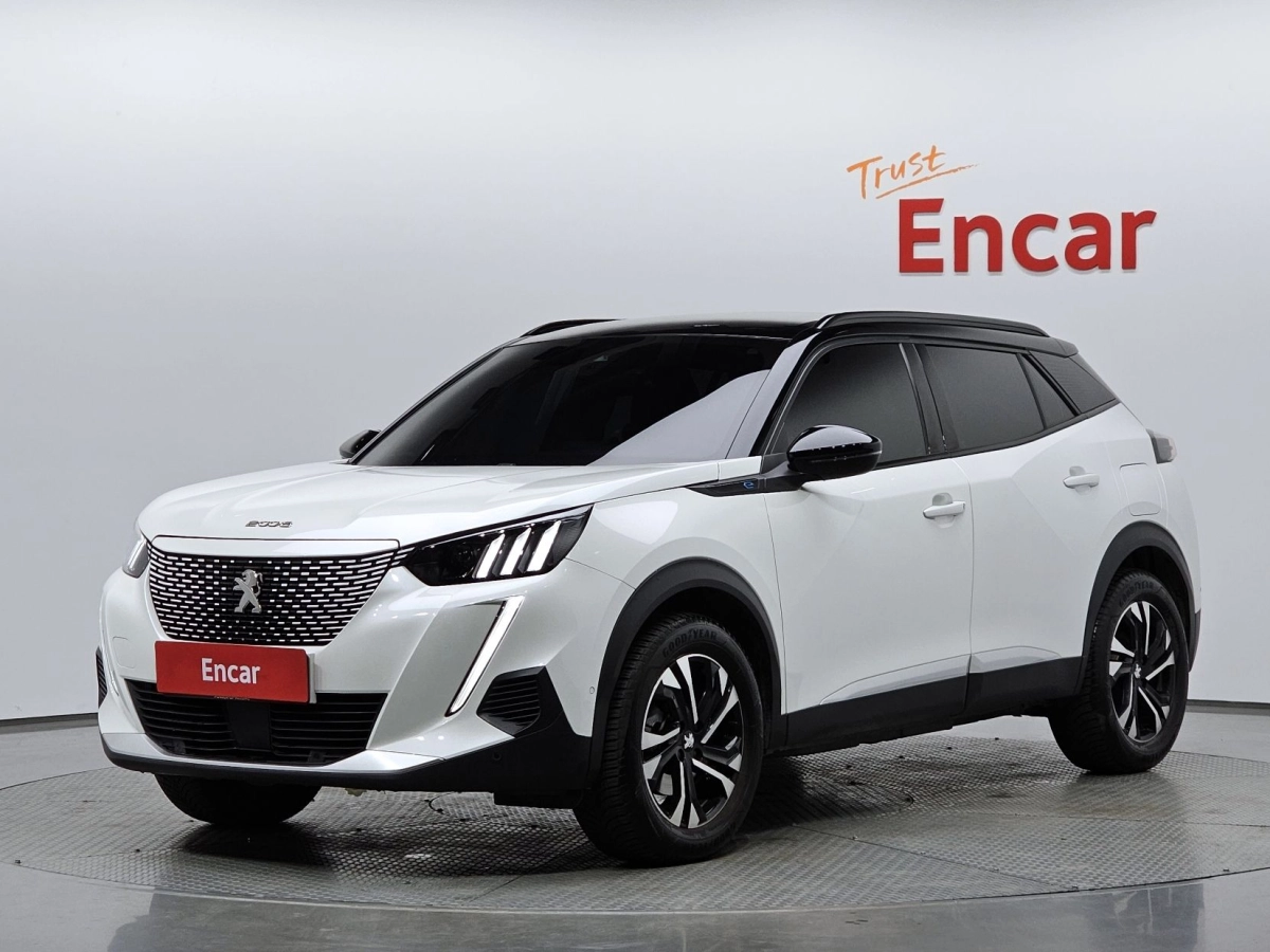 PEUGEOT E-2008  2023