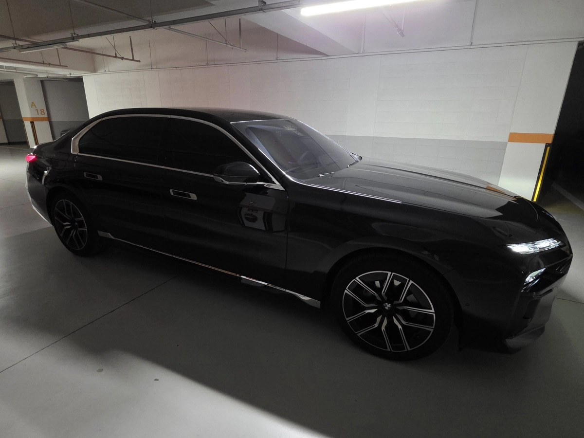 BMW 7-SERIES G70