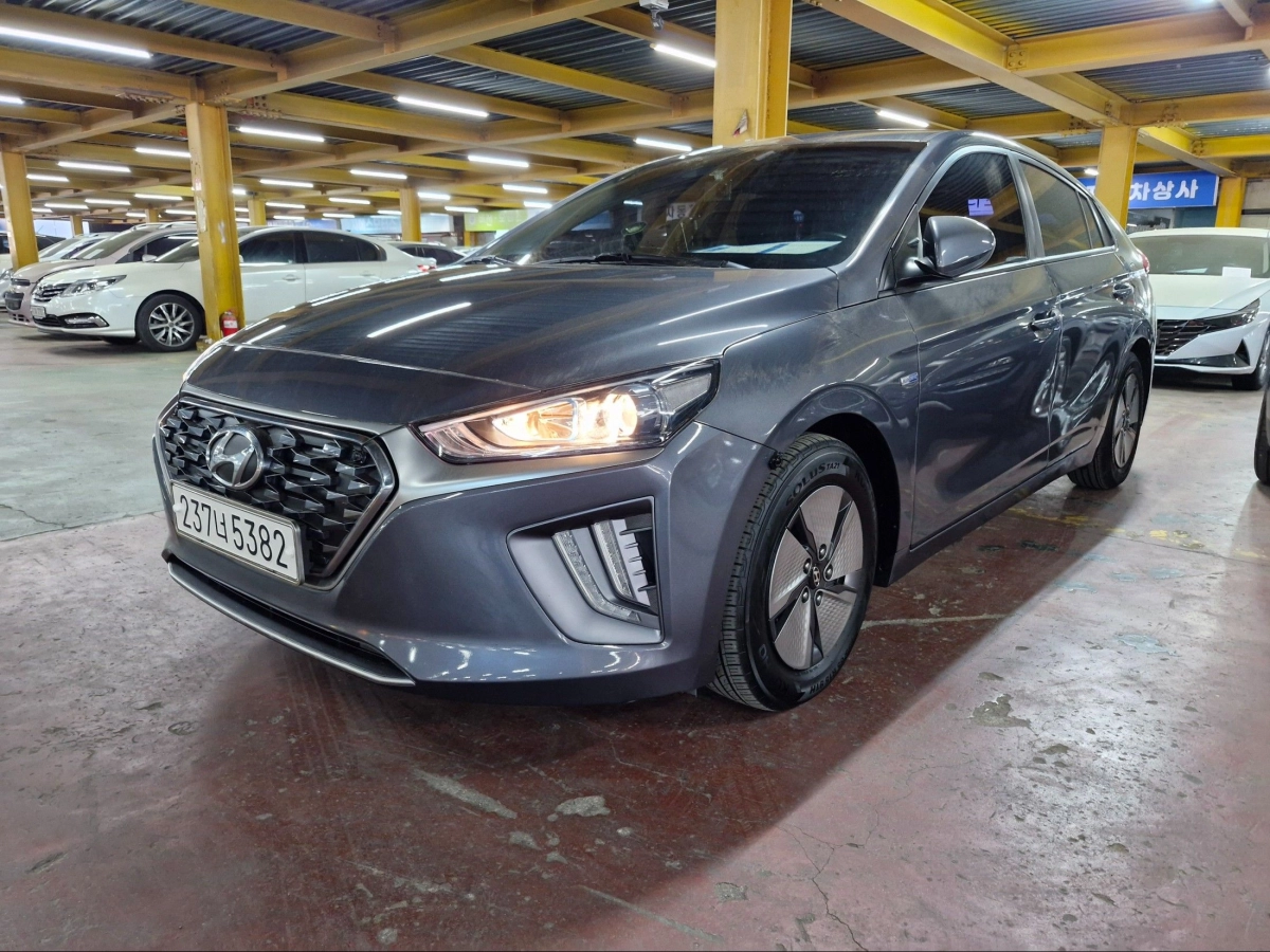 HYUNDAI IONIQ HYBRID