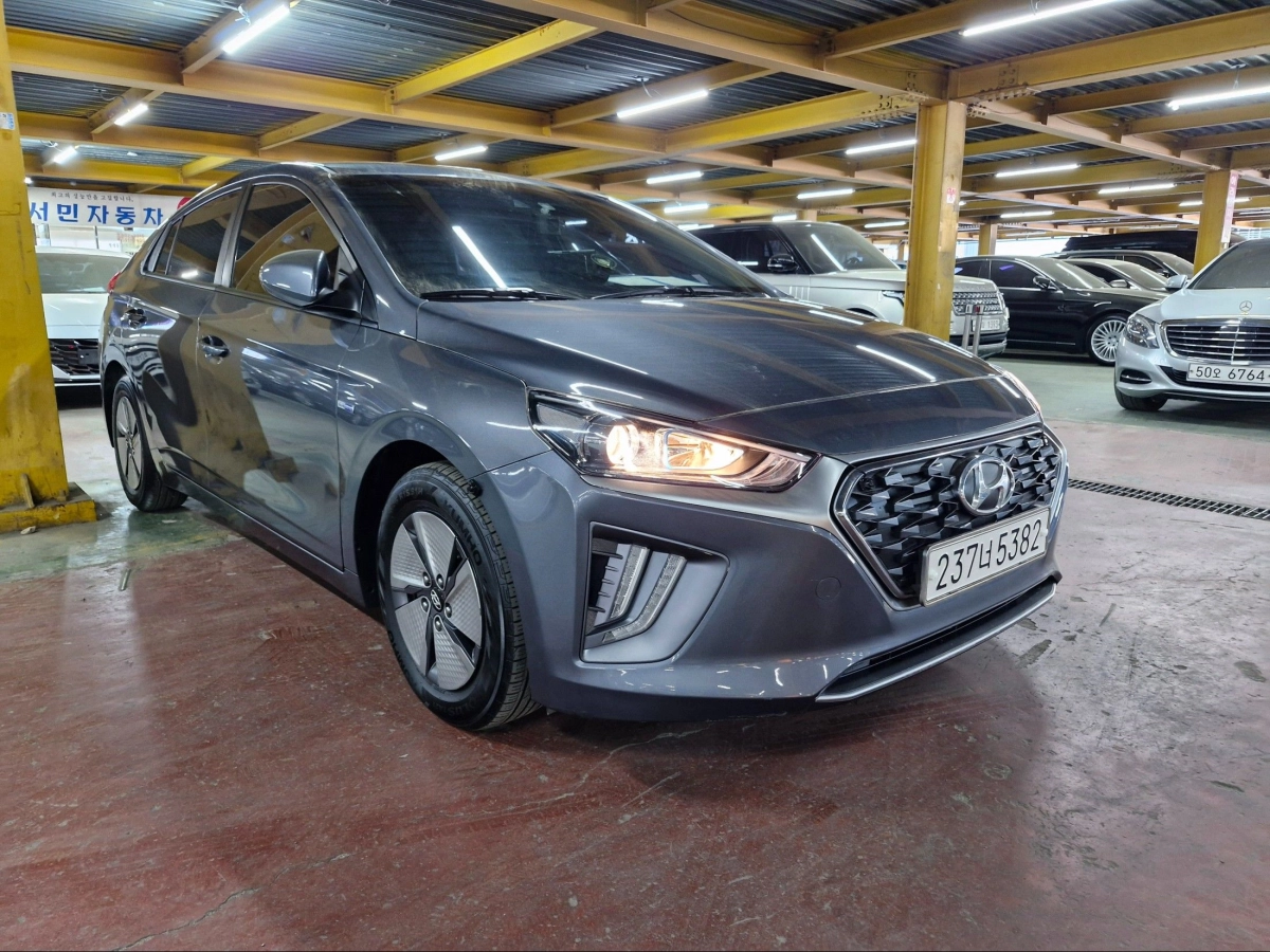 HYUNDAI IONIQ HYBRID