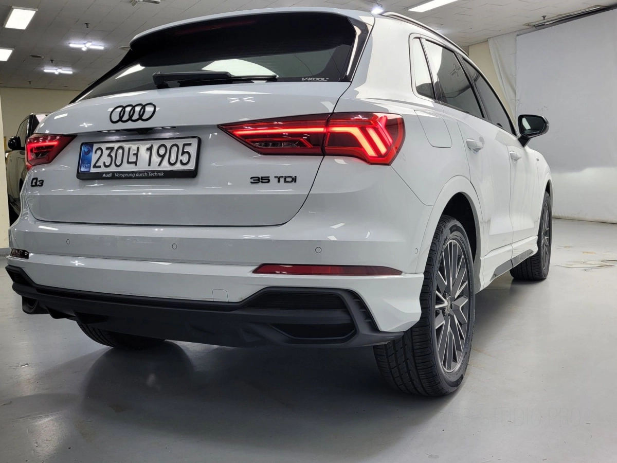 AUDI Q3 F3