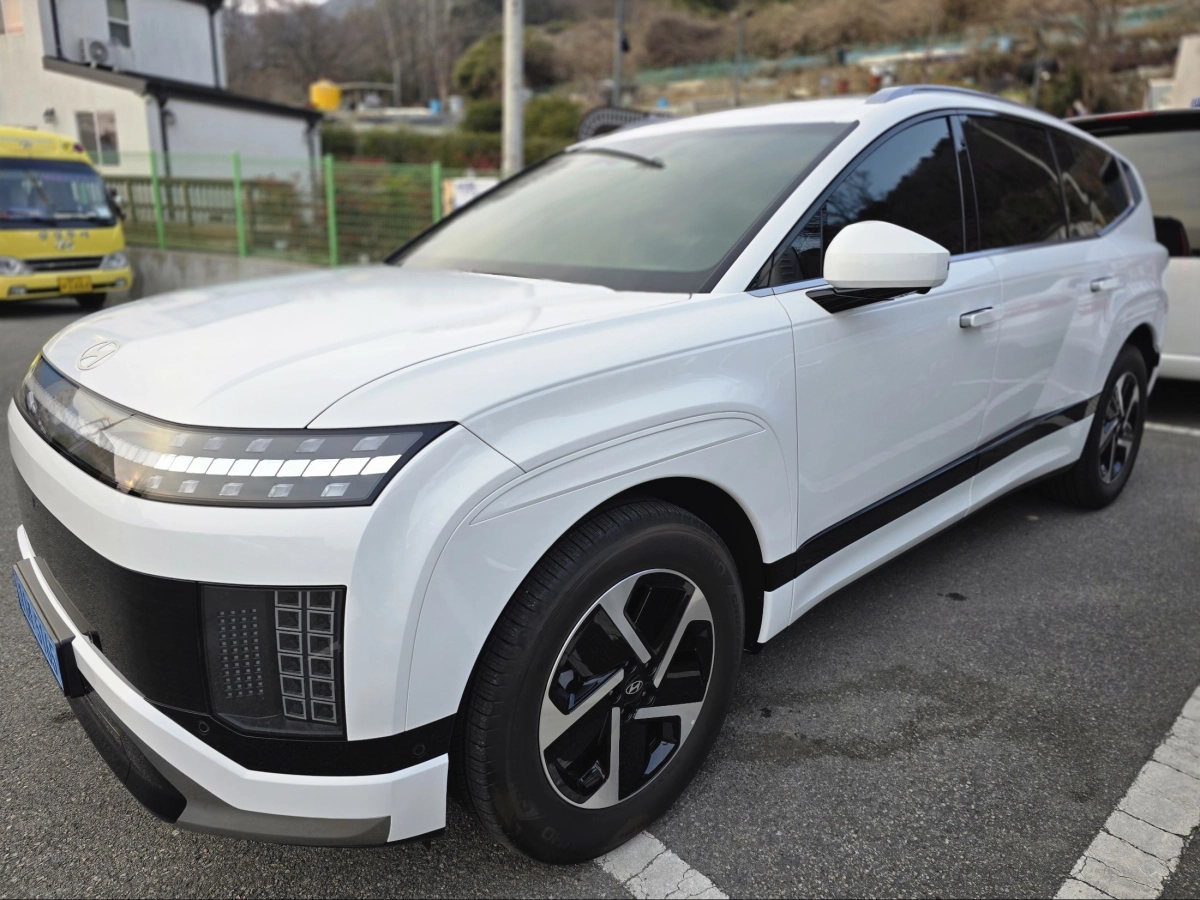 HYUNDAI IONIQ9  2025
