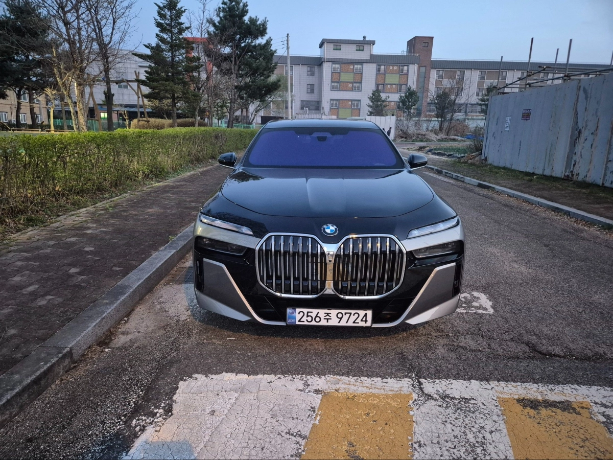 BMW 7-SERIES G70  2024