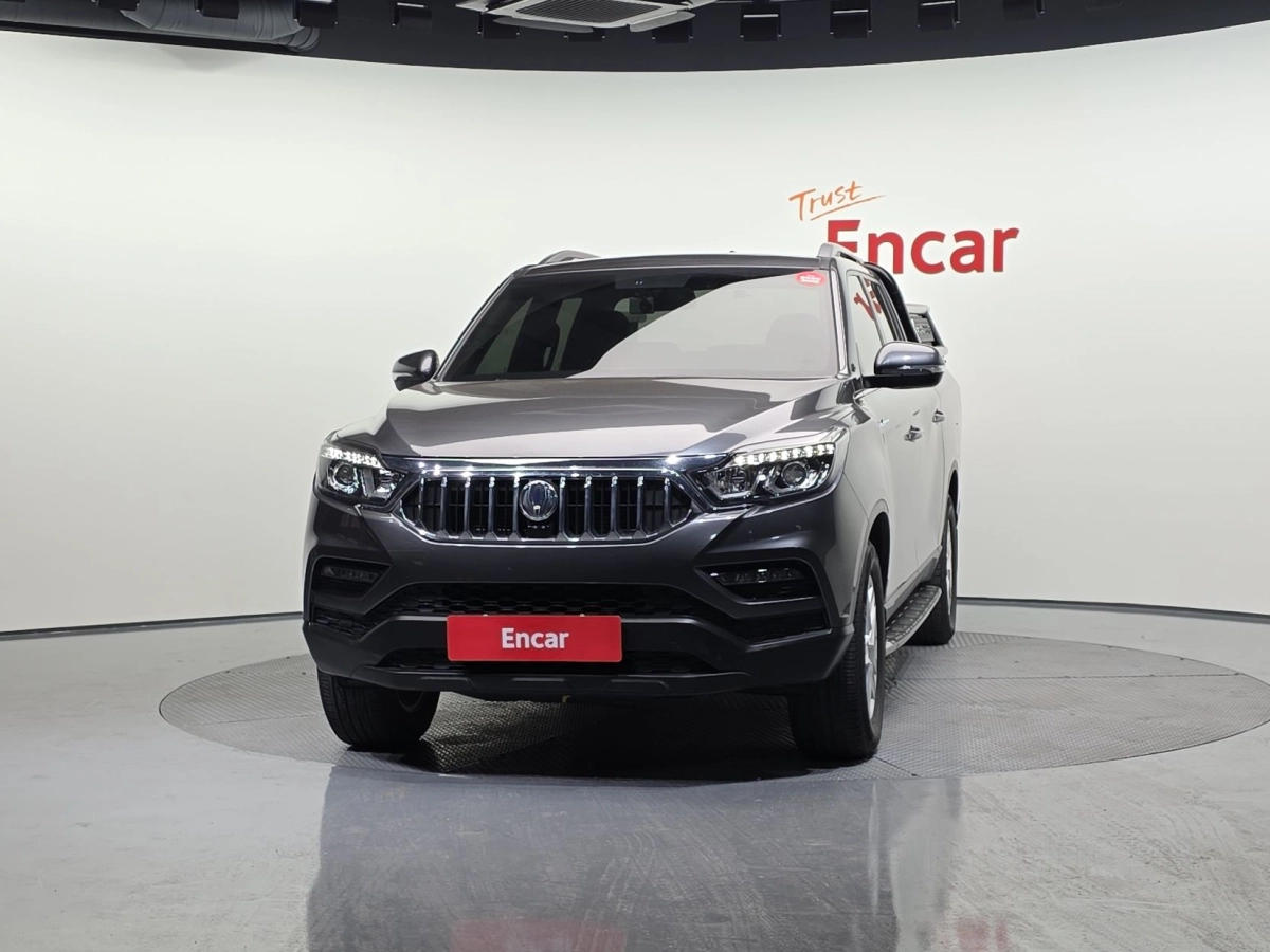 SSANGYONG REXTON SPORTS CAR