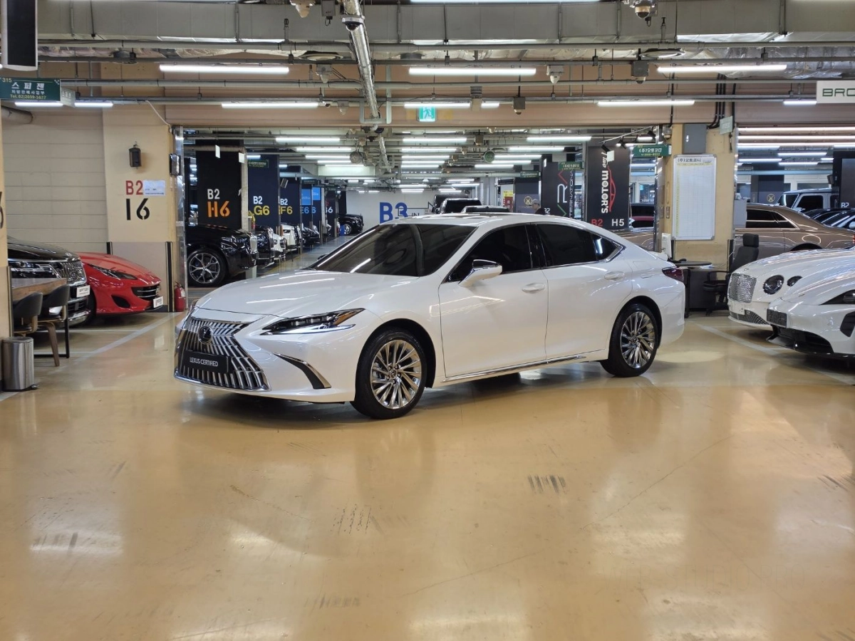 LEXUS ES300H  2025