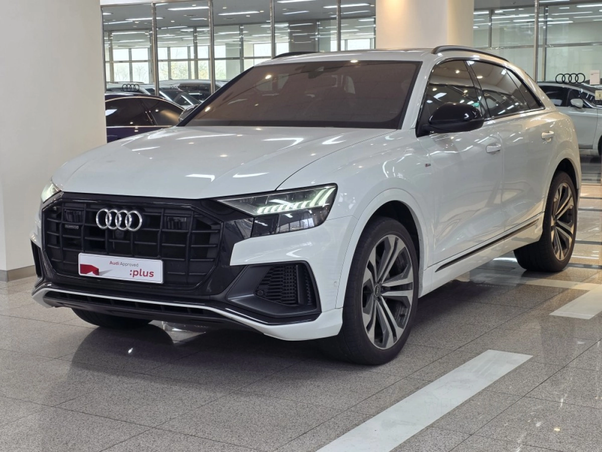 AUDI Q8 4M  2023