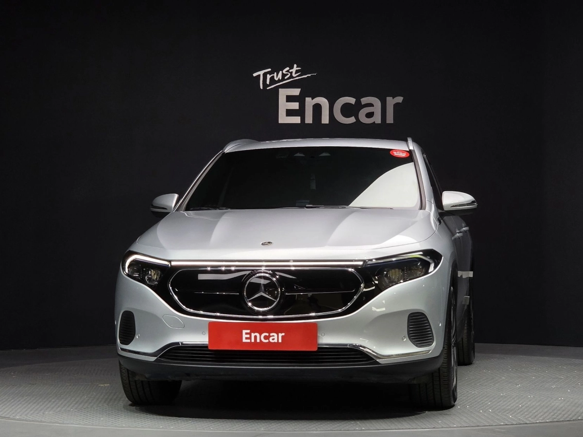 MERCEDES BENZ EQA H243