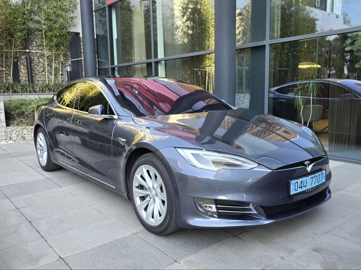 TESLA MODEL S  2020