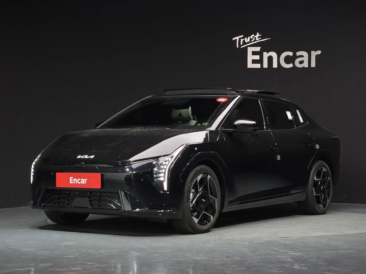 KIA EV4  2025