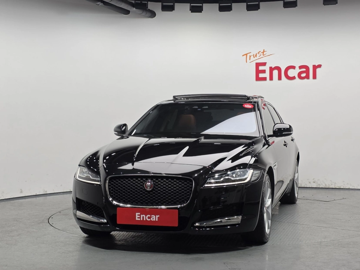 JAGUAR XF X260