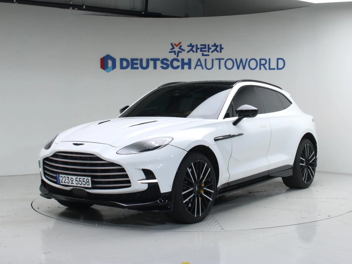 ASTON MARTIN DBX 2023