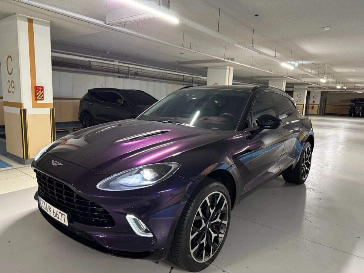ASTON MARTIN DBX 2022