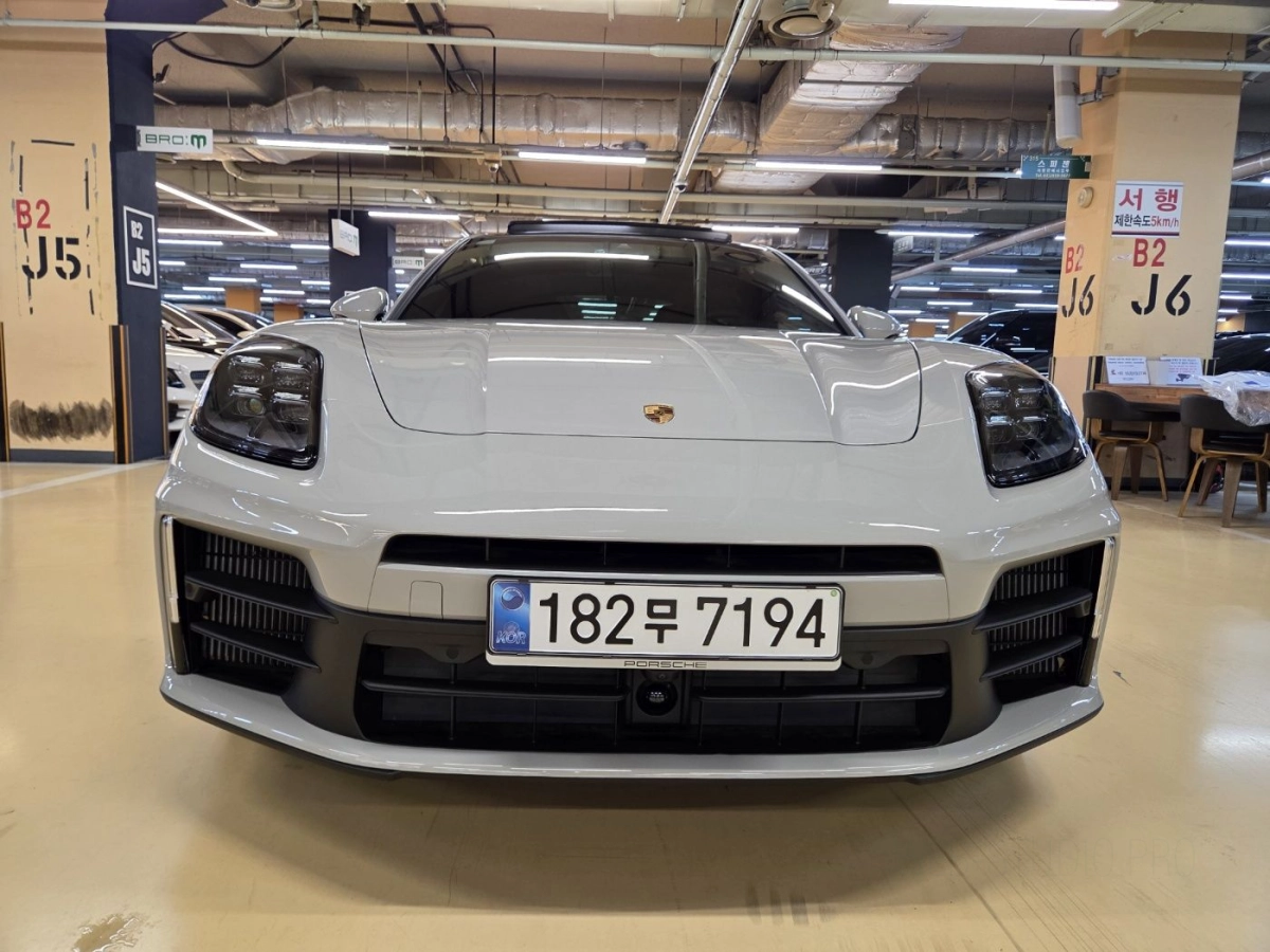 PORSCHE PANAMERA 976