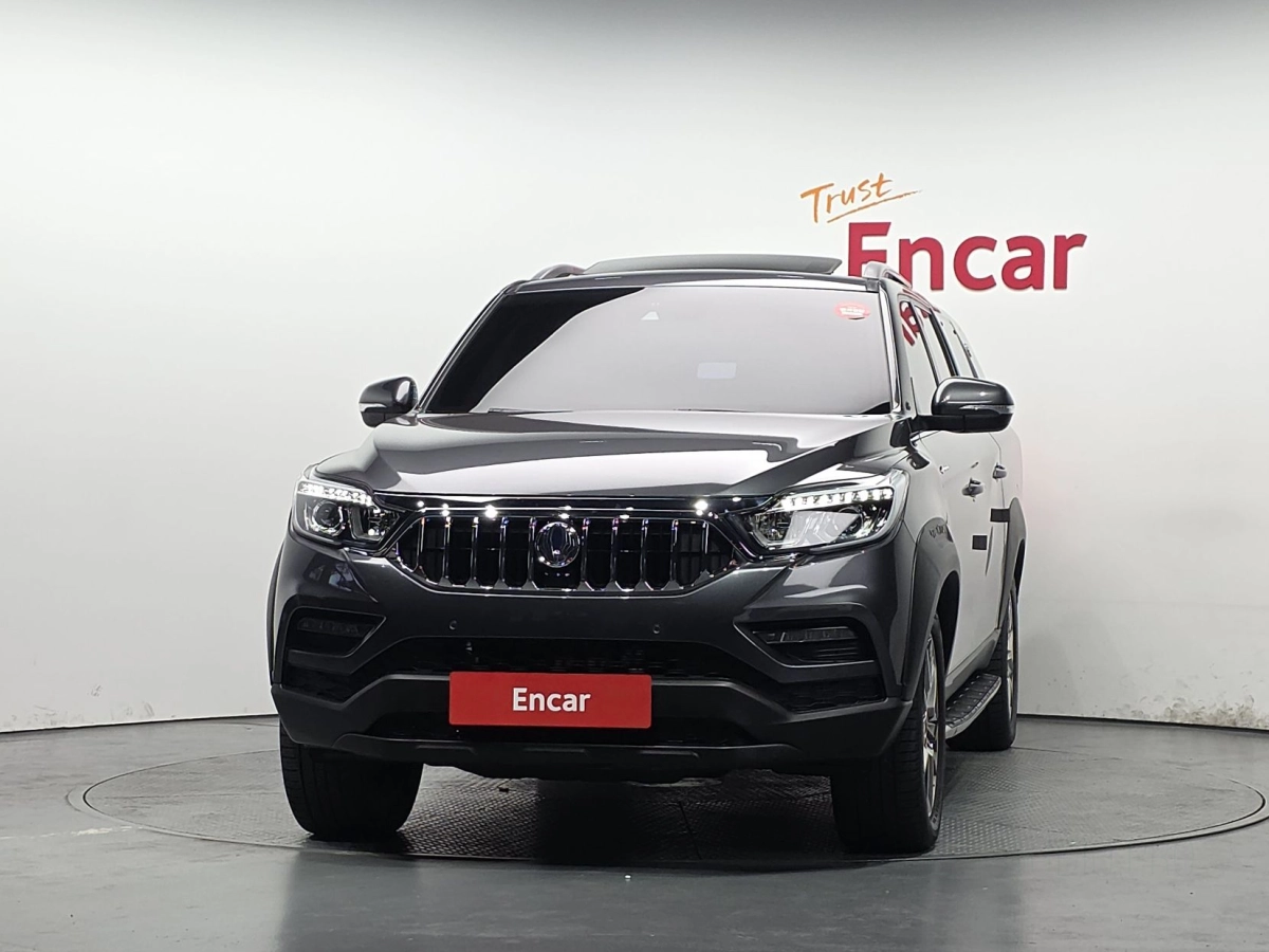 SSANGYONG REXTON SPORTS CAR